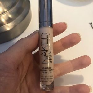 Urban Decay weightless concealer